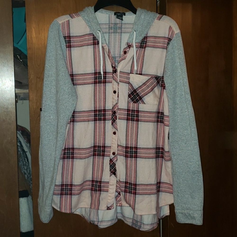 🚨3 FOR $10🚨5 FOR $15🚨Hooded flannel
